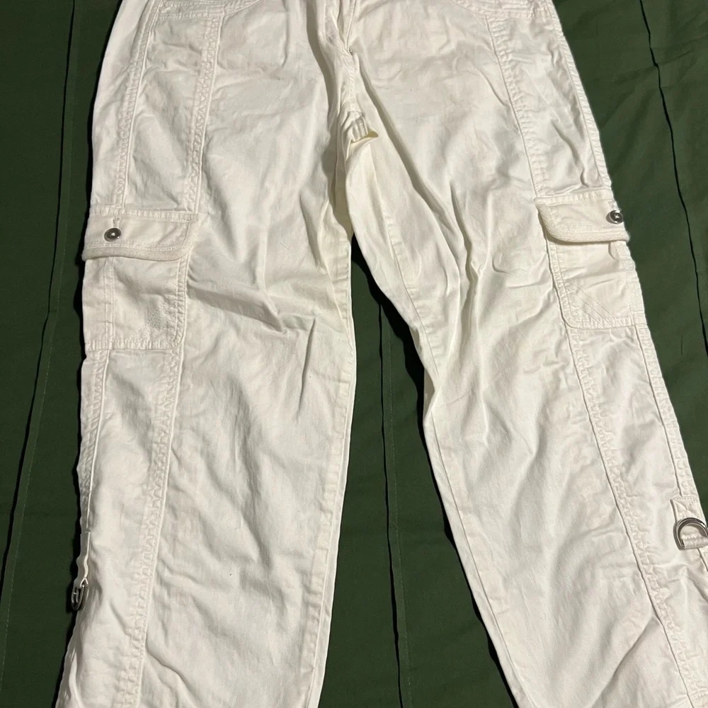 White House Black Market Ivory Cargo Pants Size 8 - Picture 2 of 6
